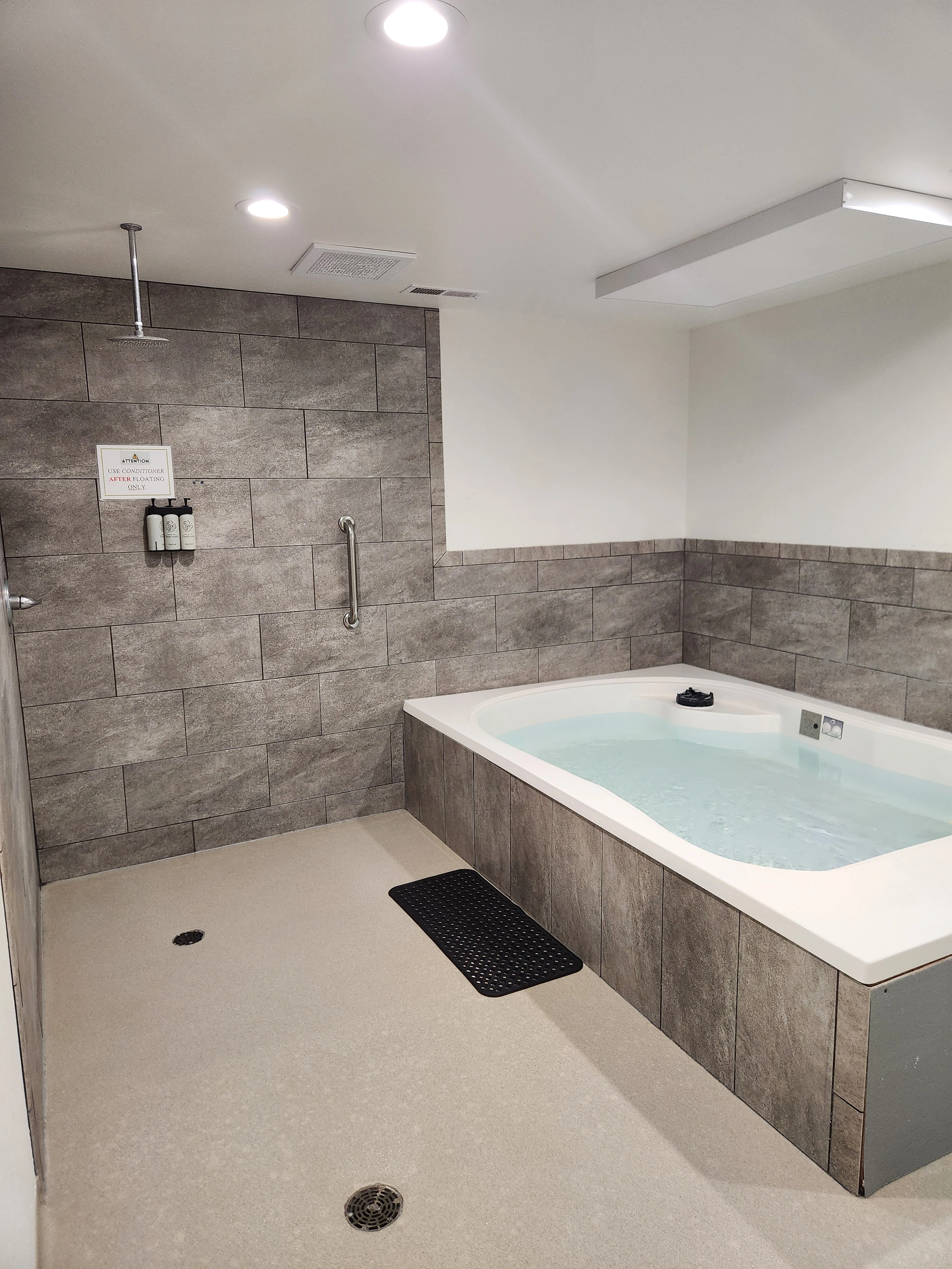 1 Royal Spa Open Float Pod