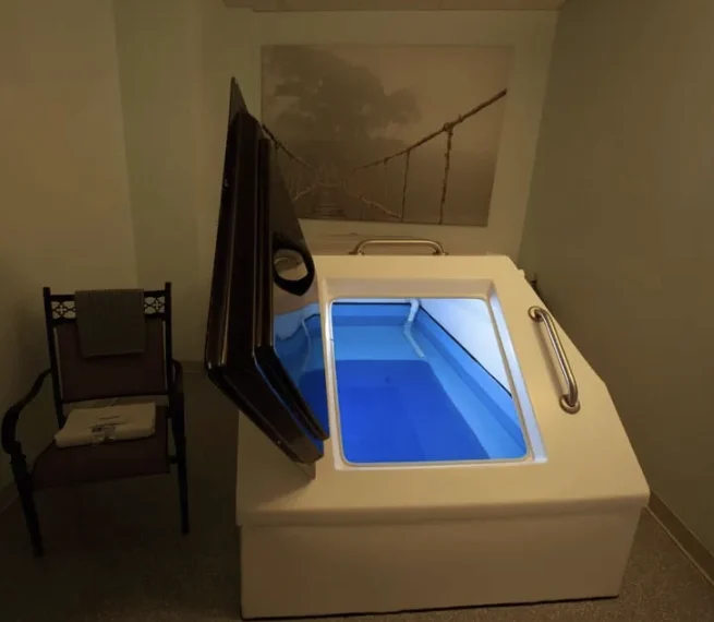 Oasis Commercial Float Tank – Upgraded UV & Filtration System - view 2